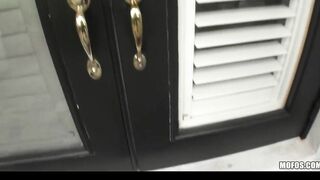 DARK HAIR 18 YO DAUGHTER CAUGHT MASTURBATING BLOWS