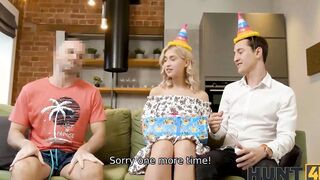 HUNT4K. Super blonde analyzed by hunk while her bf counts the money