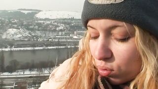 They are so vulgar that they have sex into the snow shamelessly