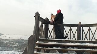 They are so vulgar that they have sex into the snow shamelessly