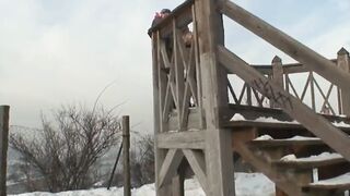 They are so vulgar that they have sex into the snow shamelessly
