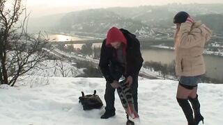 They are so vulgar that they have sex into the snow shamelessly
