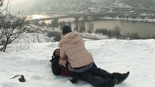 They are so vulgar that they have sex into the snow shamelessly