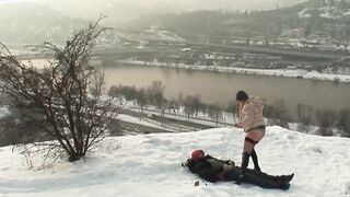 They are so vulgar that they have sex into the snow shamelessly