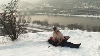 They are so vulgar that they have sex into the snow shamelessly