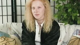 Blondes Barely Legal macht fuer Geld