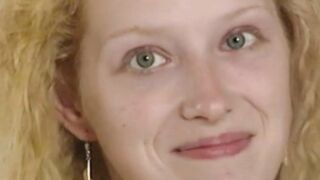 Blondes Barely Legal macht fuer Geld