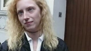 Blondes Barely Legal macht fuer Geld