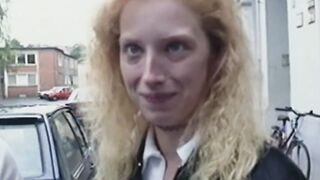 Blondes Barely Legal macht fuer Geld