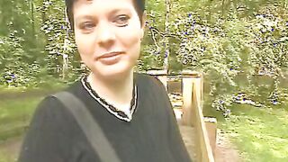 Milf im Wald augfgerissen und mit ins Hotel genommen