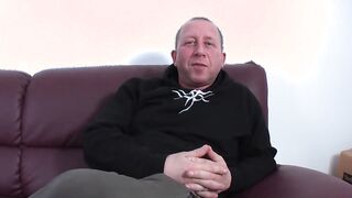 Papa fickt junges Teenie beim Casting