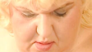 Fat milf gets 1 orgasm after the next!!!