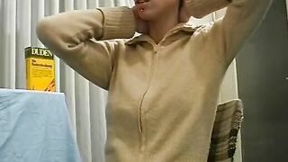Short Hair 18 year old fisting herself