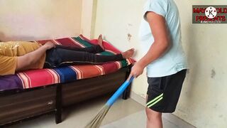 Maalik ne Kamwali Bai ko zyadu marte time apna bada sa lund dikhaya