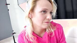 Blondes 18 Year Old inside her First Anal Casting