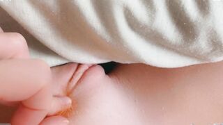 Slim snatch thinks about sex after waking up. Rubbing tiny clit and penetrates a finger in