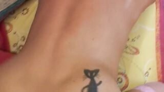 Mulher Jovem aceita Sexo em troca de $ para fazer a sua viagem de sonho