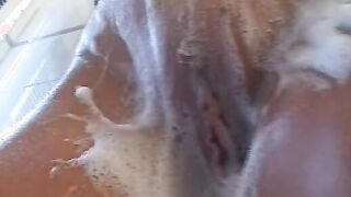 Blonde im Bad gefilmt schoene Rasur der Fotze
