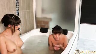 They suck my mature lady's cunt inside front of me