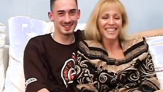 Cutie cougar puts her nice booty down onto young studs rough thick shaft