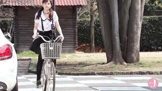 A young sluts with a young face makes her naughty butt pre-prepared and embarrassedly cycling [bunc-002]
