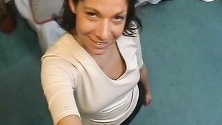 Junges 19 Yo spielt an Ihrer Fotze rum