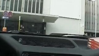 Nie Nutte im Auto vernascht