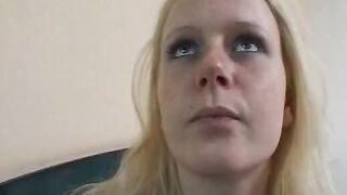 Blondes 19 year old fickt mit Nachbar seit five Jahren