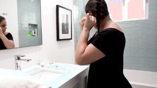 1mylf.com - Danny Steele can't help stepmom Carmela Clutch's bangin' body