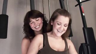 two Single Moms machen es sich mit dem Toy