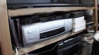 Blondine into Unterwaesche blaesst sinnlich
