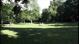 Blondine im Park aufgerissen und gefickt