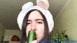 WANNA ME TO DO THIS WITH YOUR PICKLE??? HAHAHA (RichMasya)