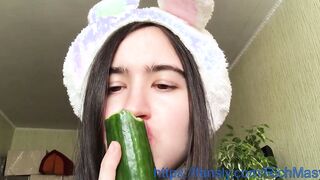WANNA ME TO DO THIS WITH YOUR PICKLE??? HAHAHA (RichMasya)