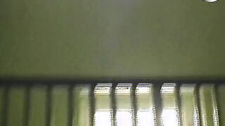 Milf steckt sich das erste mal den Sex Toy into Arsch