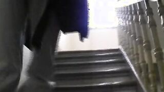 Blonde Drecksau auf der Couch gefingert