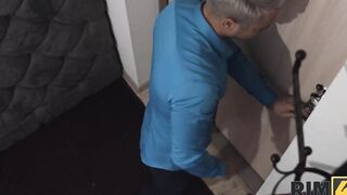 RIM4K. Delivery sluts and bro dont know each other still they have sex