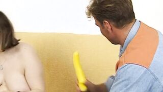 Kleine Dicke hat Ihr erstes Vibrator casting