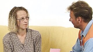 Buchalterin zum Sex Toy Casting verfuehrt