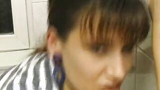 Junges 19 Yo auf dem Klo erwicht