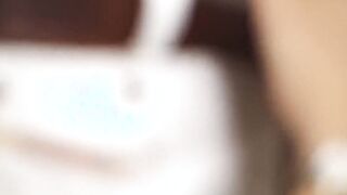 dark hair zuengelt sich durchs Casting