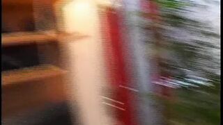 Hispanic mit dem neuen Sex Toy von Eis gefistet