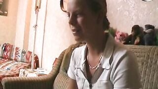 Stiefschwester lutscht das este mal meinen Schwanz