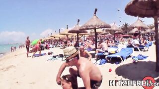 HITZEFREI Sidney Love picked up and banged on the beach
