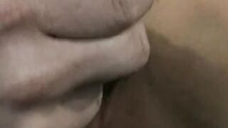 Mit neuem Vibrator ueberrascht und danach gefickt