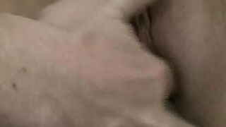 Mit neuem Vibrator ueberrascht und danach gefickt