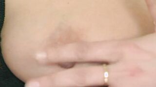 Auf der Pornocouch erst mal richtig gefickt