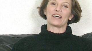 Auf der Pornocouch erst mal richtig gefickt