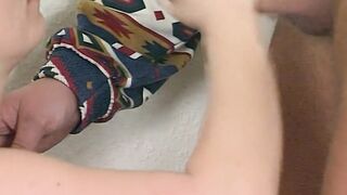 Auf der Pornocouch erst mal richtig gefickt