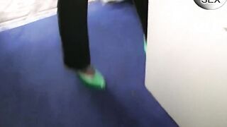 Blondine bekommt einen vibrator zum Jahrestag